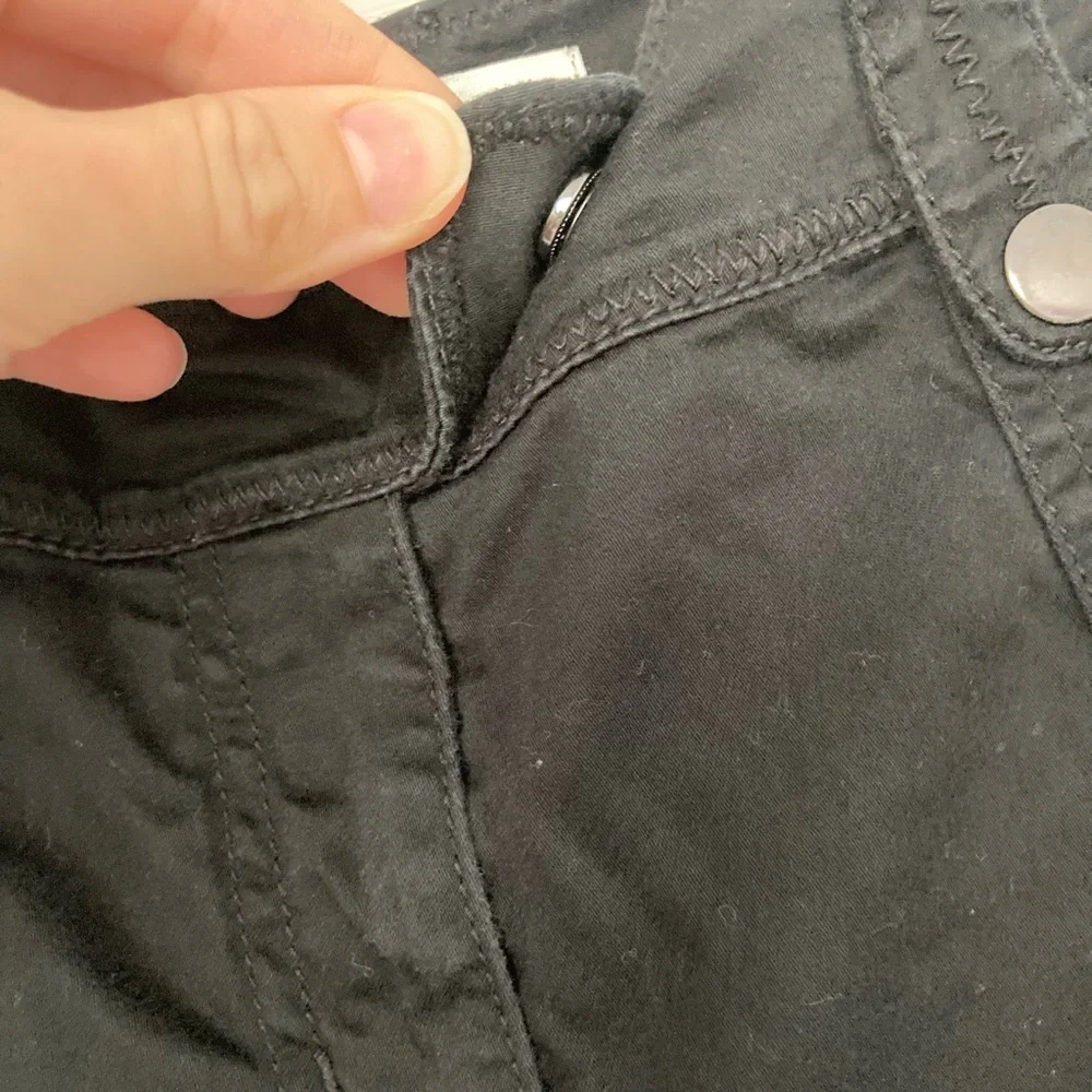 White House Black Market Black Cargo Style Pants Women’s size 00